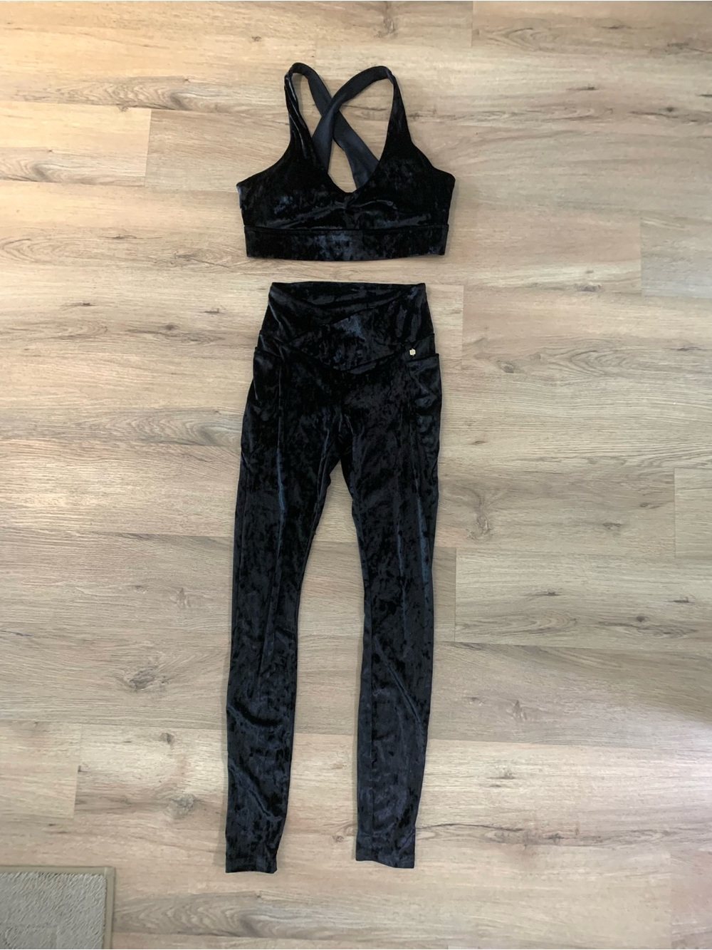 Fabletics black crushed velvet active set sports bras and leggings M/XS